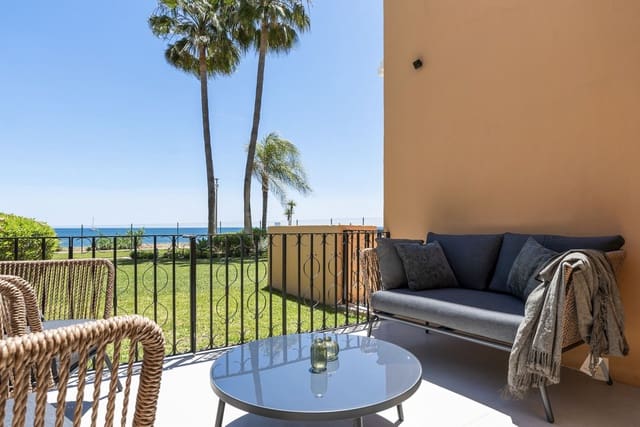 Apartamento de 3 habitaciones en Estepona en venta con piscina garaje - 965.000 € (Ref: 9108070)