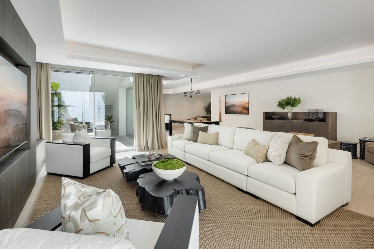 6 bedroom Villa for sale in Golden Mile with pool garage - € 8,950,000 (Ref: 9109632)