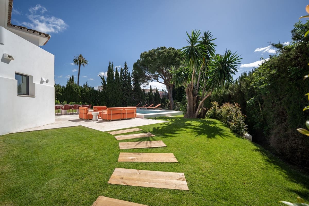 4 slaapkamer Villa te koop in Nueva Andalucia met zwembad garage - € 3.550.000 (Ref: 9111058)