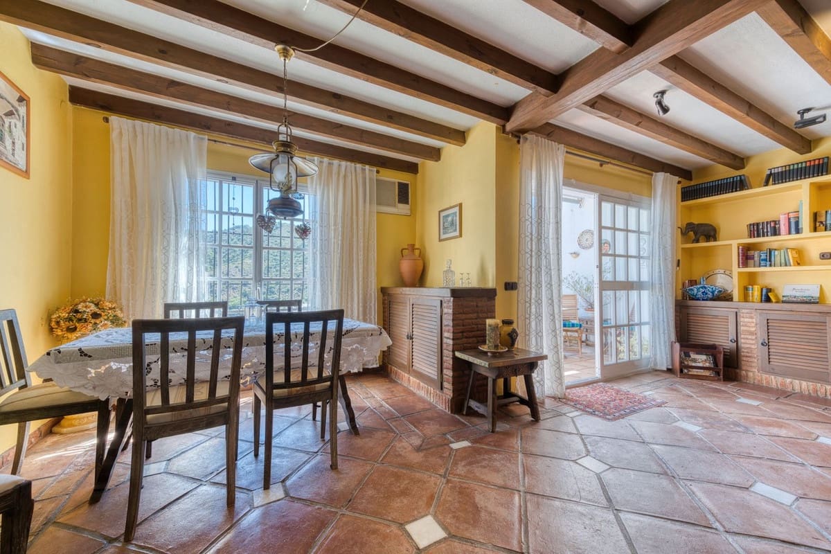 3 bedroom Townhouse for sale in Benahavis - € 375,000 (Ref: 9115567)