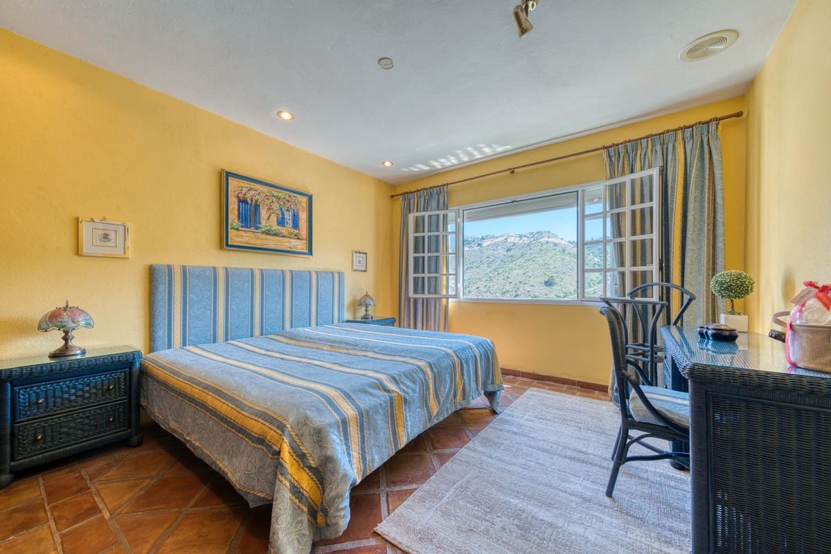 3 bedroom Townhouse for sale in Benahavis - € 375,000 (Ref: 9115567)