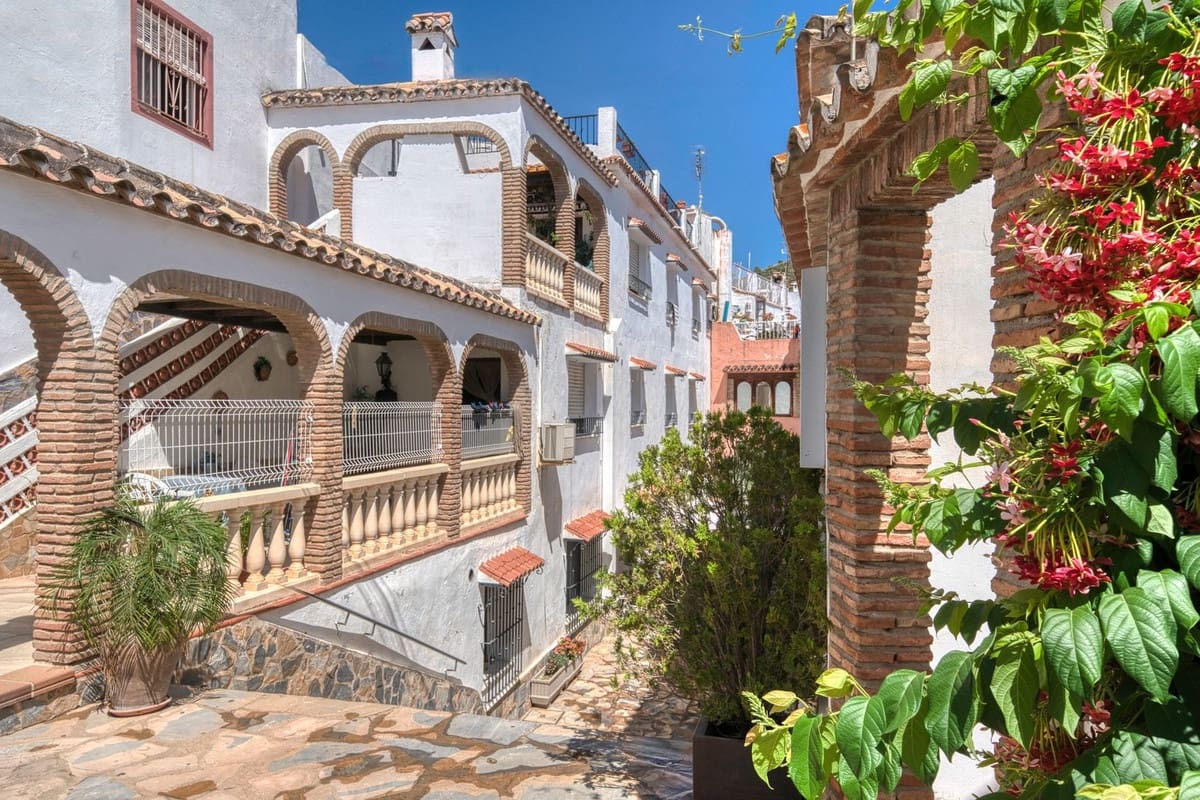 3 quarto Casa em Banda para venda em Benahavis - 375 000 € (Ref: 9115567)