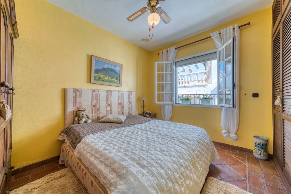 3 quarto Casa em Banda para venda em Benahavis - 375 000 € (Ref: 9115567)