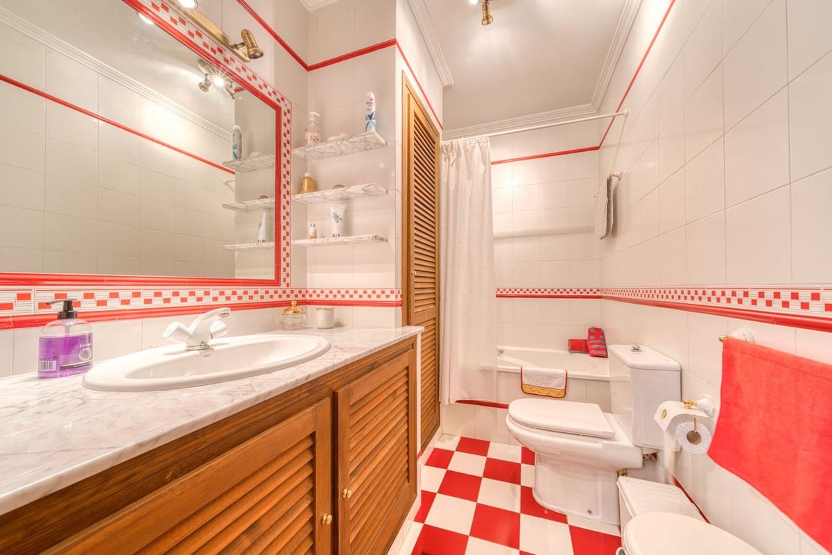 3 quarto Casa em Banda para venda em Benahavis - 375 000 € (Ref: 9115567)