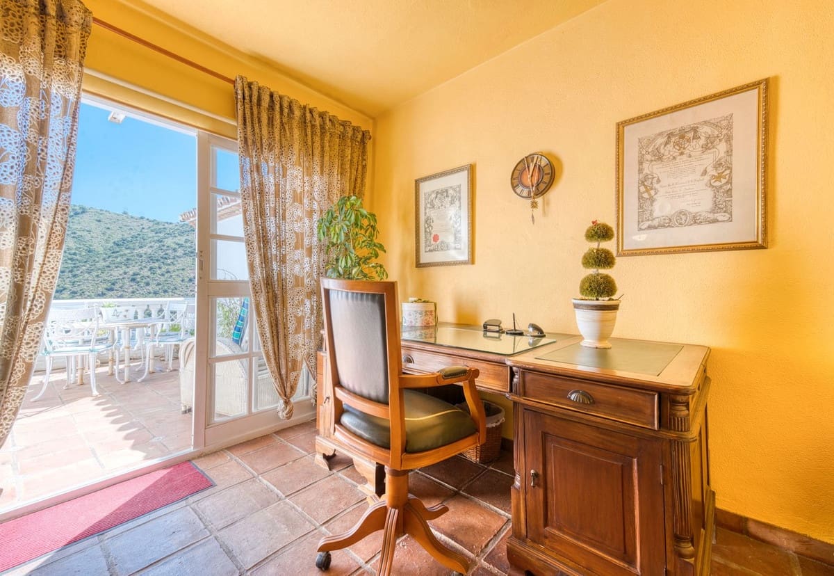 3 quarto Casa em Banda para venda em Benahavis - 375 000 € (Ref: 9115567)
