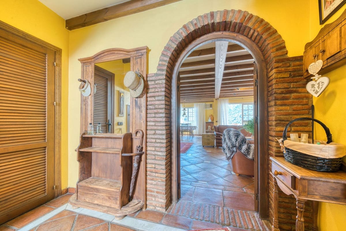 3 quarto Casa em Banda para venda em Benahavis - 375 000 € (Ref: 9115567)