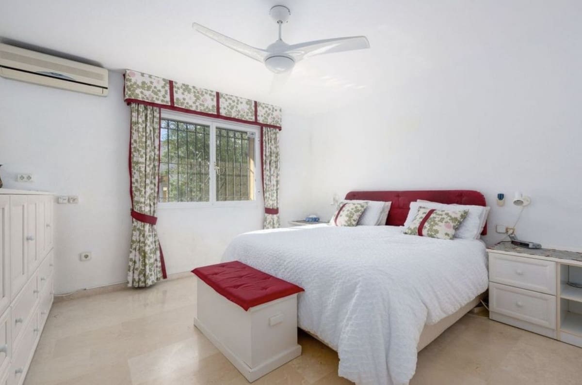 3 soverom Villa til salgs i Mijas Costa med svømmebasseng garasje - € 595 000 (Ref: 9115568)