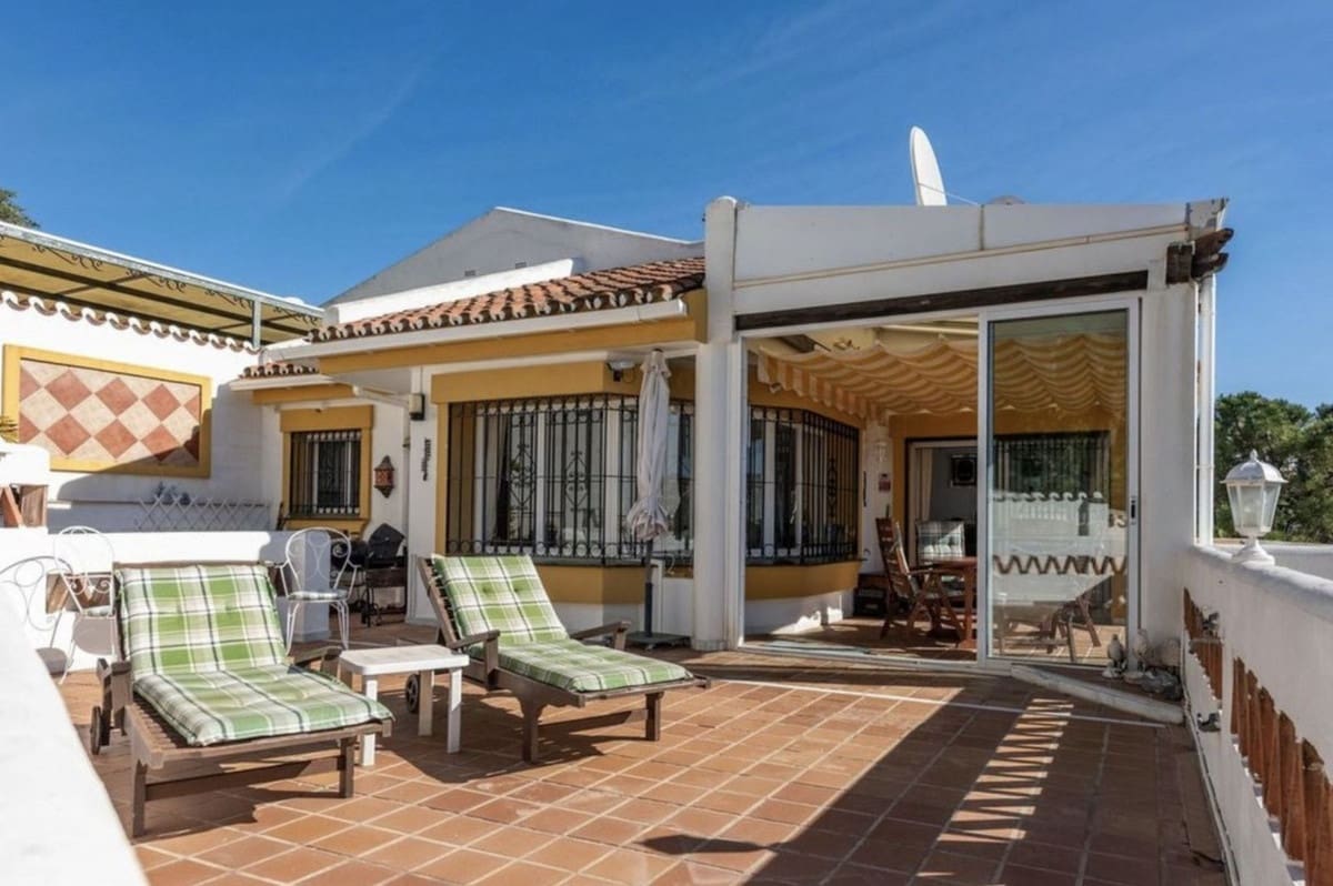 3 soverom Villa til salgs i Mijas Costa med svømmebasseng garasje - € 595 000 (Ref: 9115568)