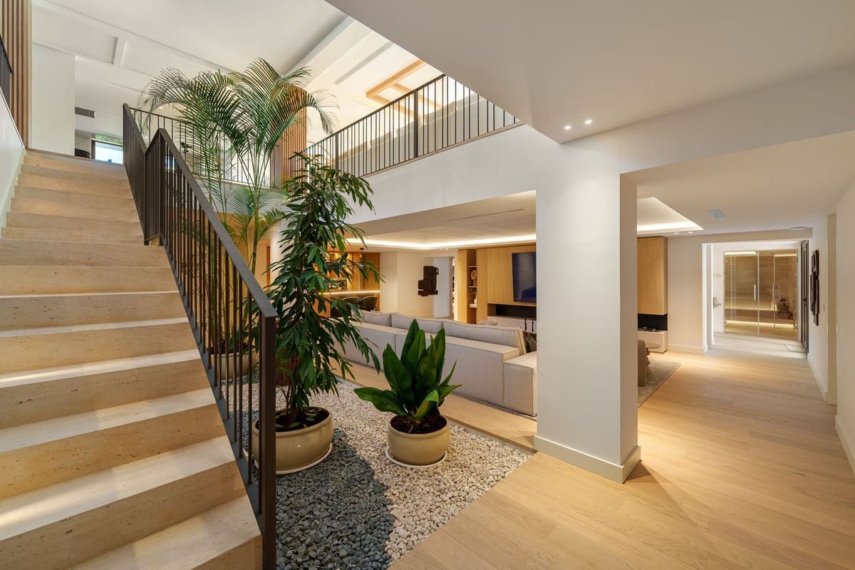 6 soverom Villa til salgs i Aloha Golf med svømmebasseng garasje - € 8 650 000 (Ref: 9115569)