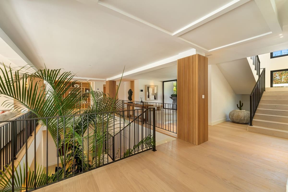 6 soverom Villa til salgs i Aloha Golf med svømmebasseng garasje - € 8 650 000 (Ref: 9115569)