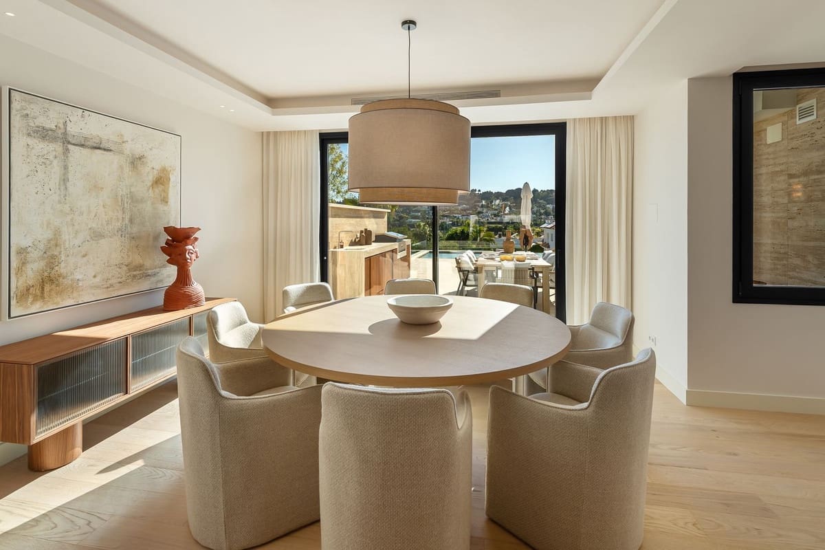 6 soverom Villa til salgs i Aloha Golf med svømmebasseng garasje - € 8 650 000 (Ref: 9115569)