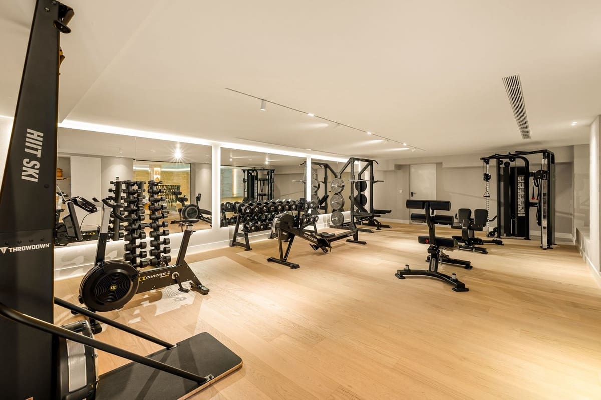 6 soverom Villa til salgs i Aloha Golf med svømmebasseng garasje - € 8 650 000 (Ref: 9115569)