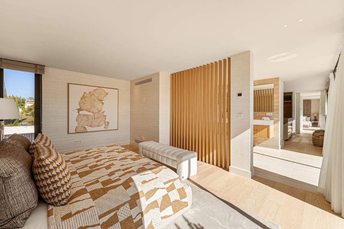 6 soverom Villa til salgs i Aloha Golf med svømmebasseng garasje - € 8 650 000 (Ref: 9115569)