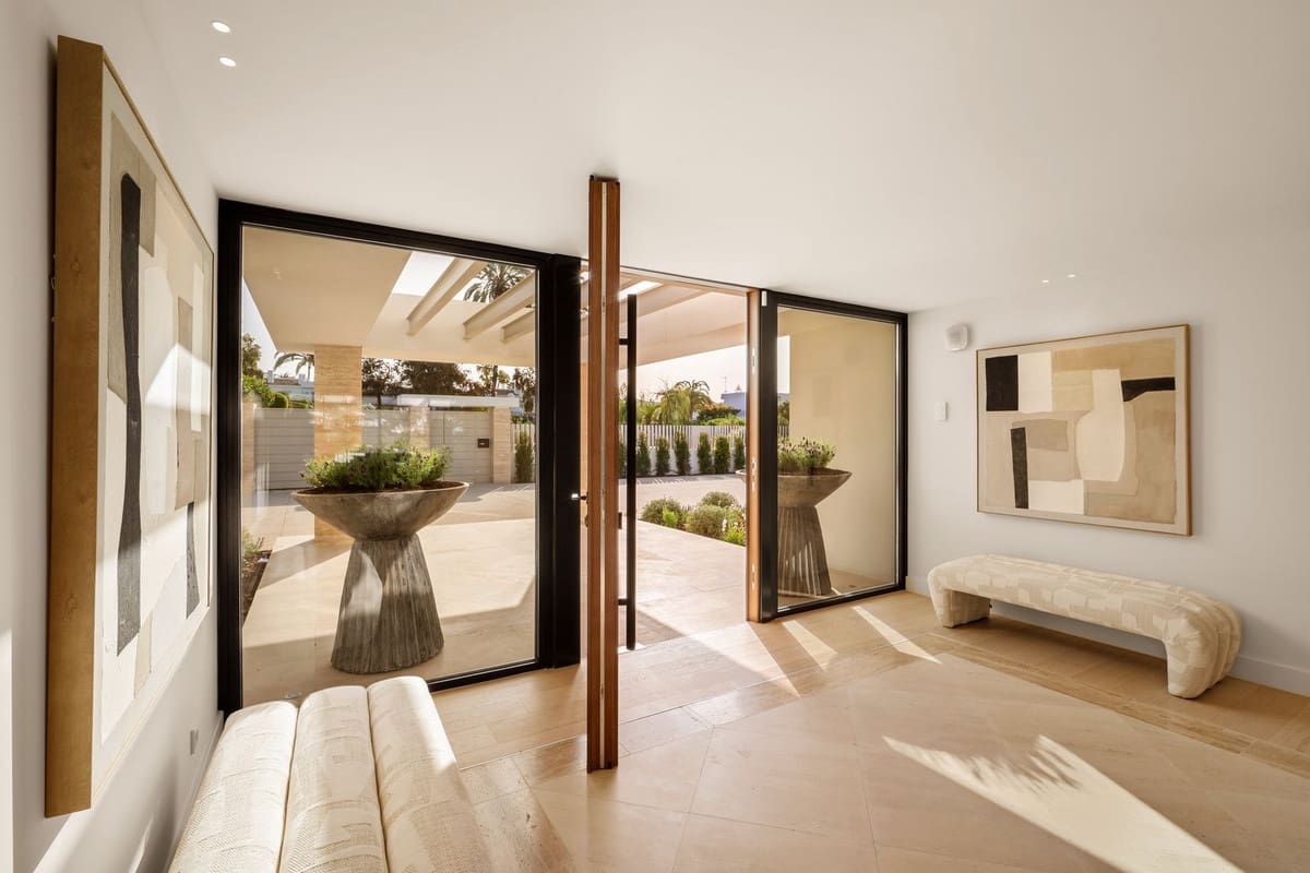 6 bedroom Villa for sale in Aloha Golf with pool garage - € 8,650,000 (Ref: 9115569)