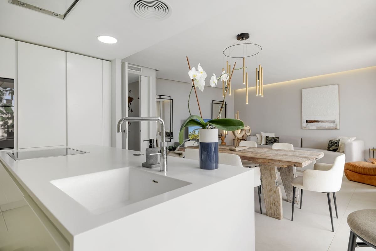 3 bedroom Apartment for sale in New Golden Mile with pool - € 1,145,000 (Ref: 9126268)