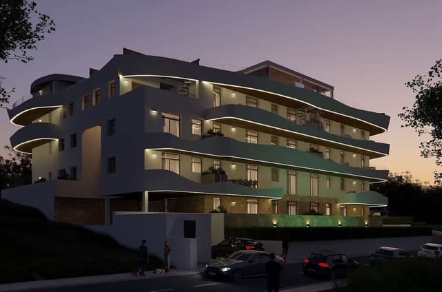 Apartamento de 2 habitaciones en Estepona en venta con piscina garaje - 530.000 € (Ref: 9131443)