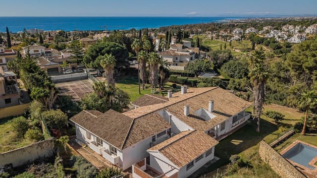 7 makuuhuone Huvila myytävänä paikassa Marbella mukana uima-altaan 
autotalli - 3 000 000 € (Ref: 9138644)