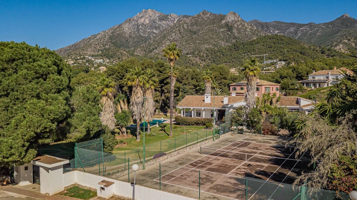 7 makuuhuone Huvila myytävänä paikassa Marbella mukana uima-altaan 
autotalli - 3 000 000 € (Ref: 9138644)