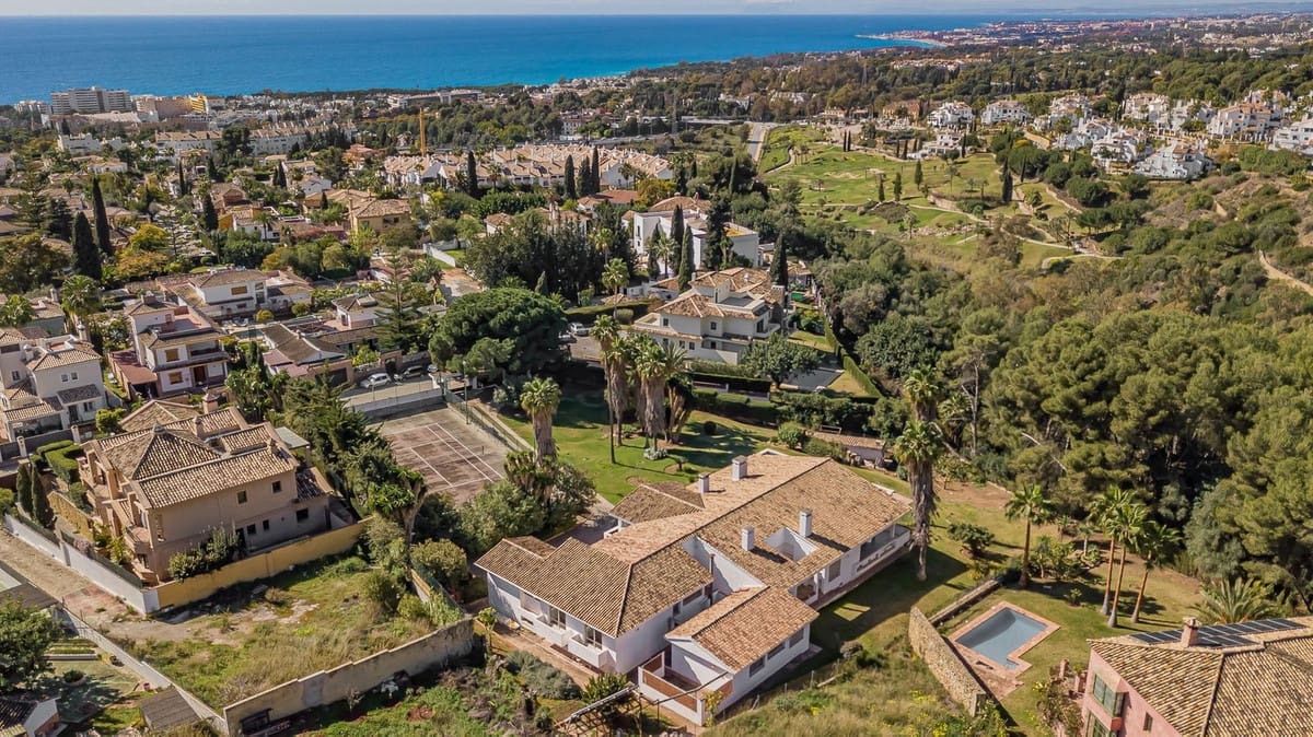 7 makuuhuone Huvila myytävänä paikassa Marbella mukana uima-altaan 
autotalli - 3 000 000 € (Ref: 9138644)
