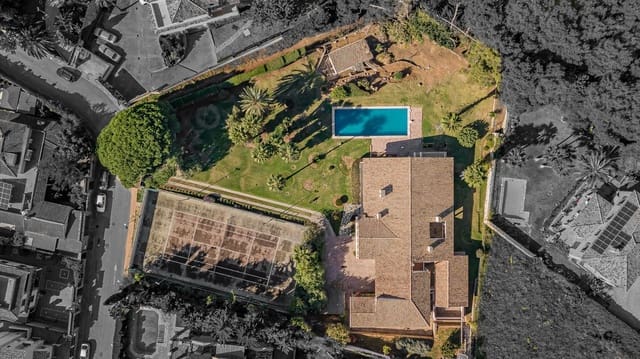 7 makuuhuone Huvila myytävänä paikassa Marbella mukana uima-altaan 
autotalli - 3 000 000 € (Ref: 9138644)