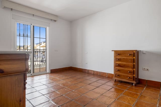 4 soveværelse Byhus til salg i San Pedro de Alcantara, Marbella med swimmingpool garage - € 949.000 (Ref: 9142314)