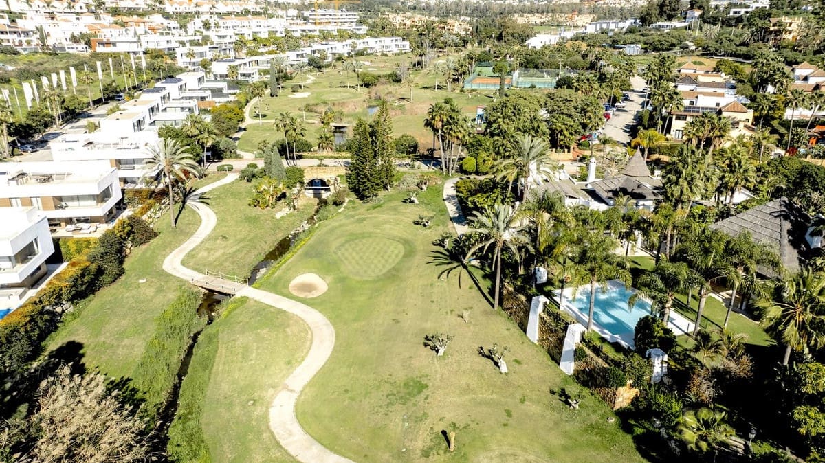 5 sypialnia Willa na sprzedaż w Estepona z basenem garażem - 1 950 000 € (Ref: 9144558)