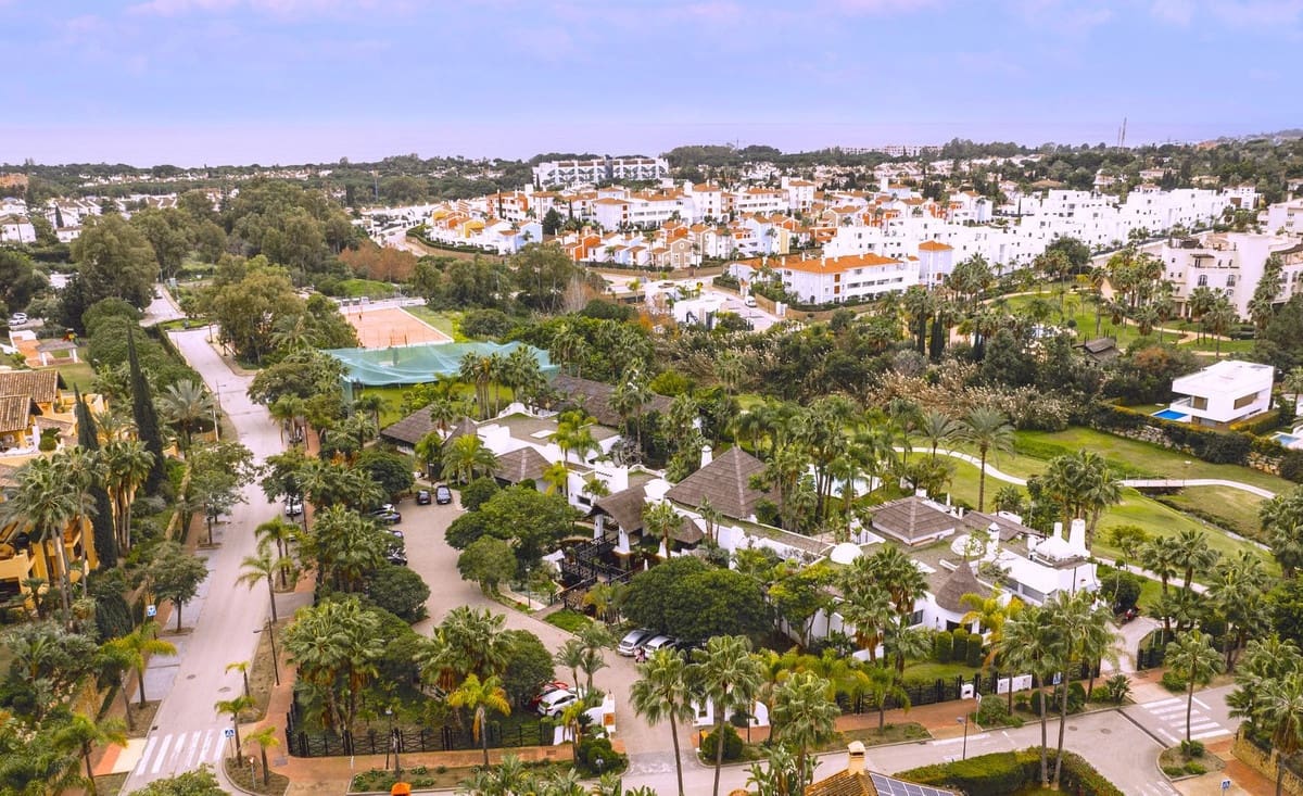 5 quarto Moradia para venda em Estepona com piscina garagem - 1 950 000 € (Ref: 9144558)