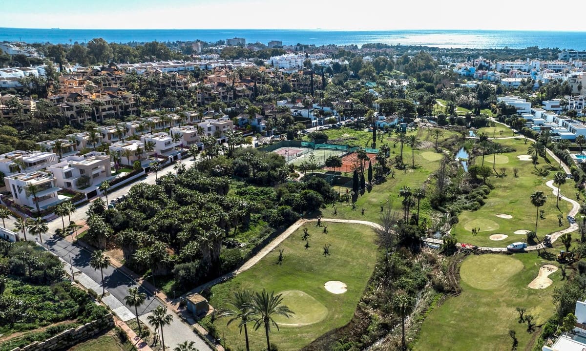 5 quarto Moradia para venda em Estepona com piscina garagem - 1 950 000 € (Ref: 9144558)