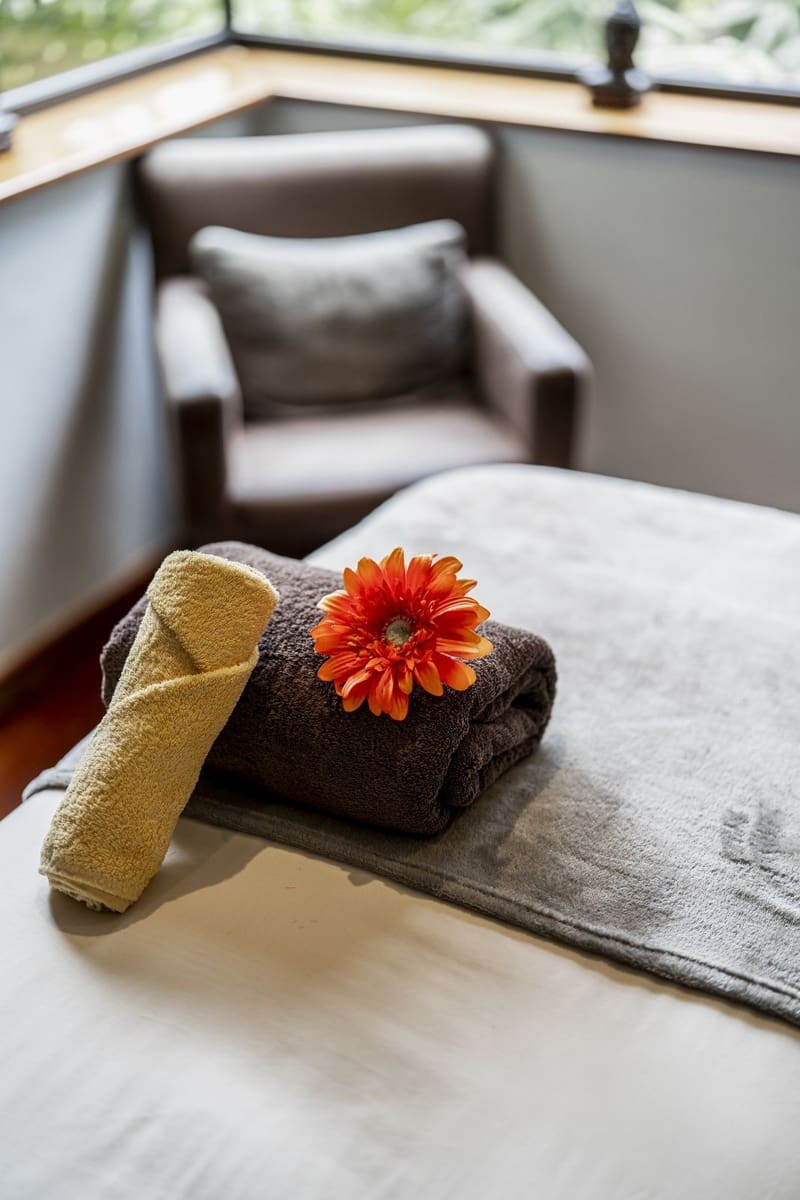 5 bedroom Villa for sale in Estepona with pool garage - € 1,950,000 (Ref: 9144558)