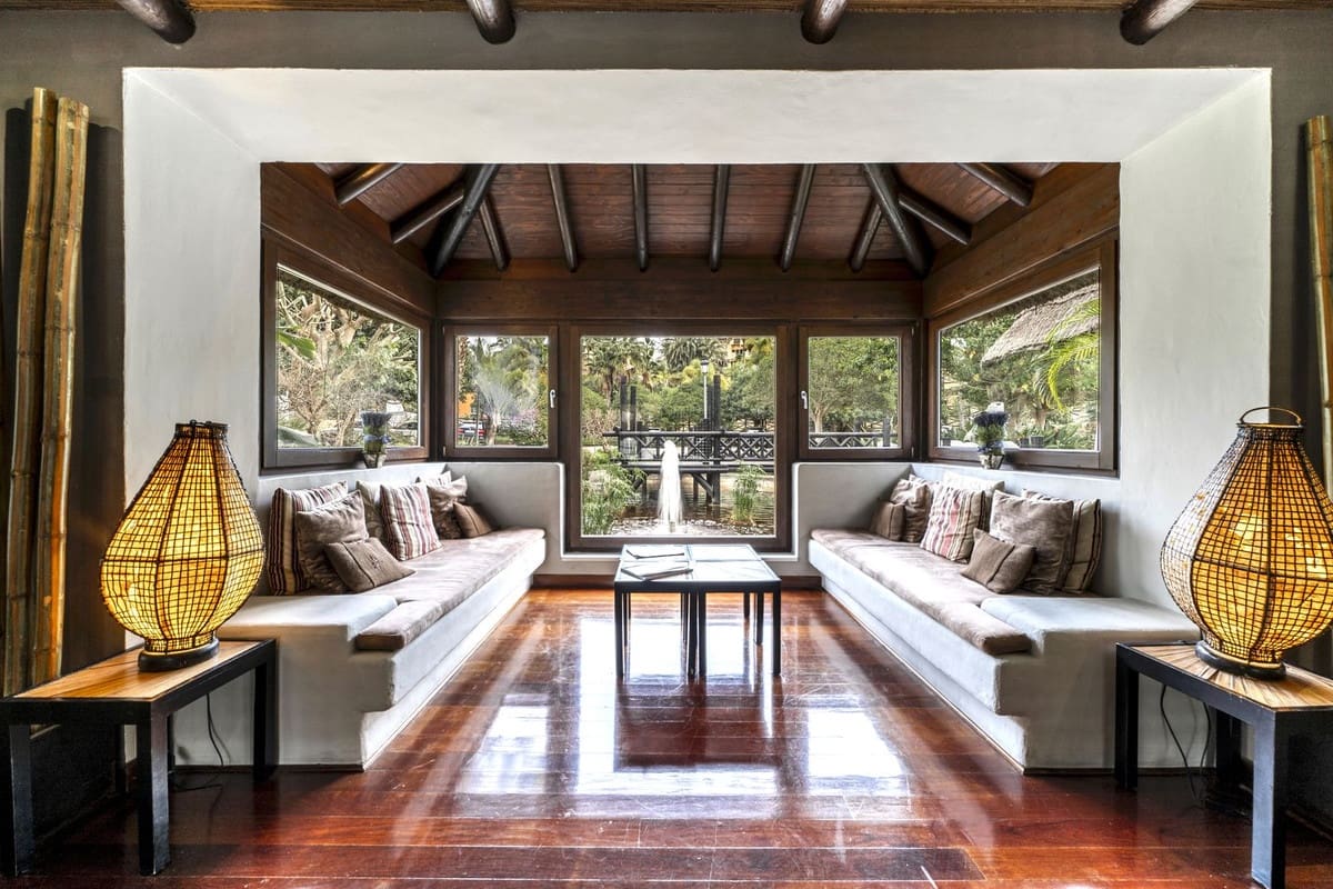 5 bedroom Villa for sale in Estepona with pool garage - € 1,950,000 (Ref: 9144558)