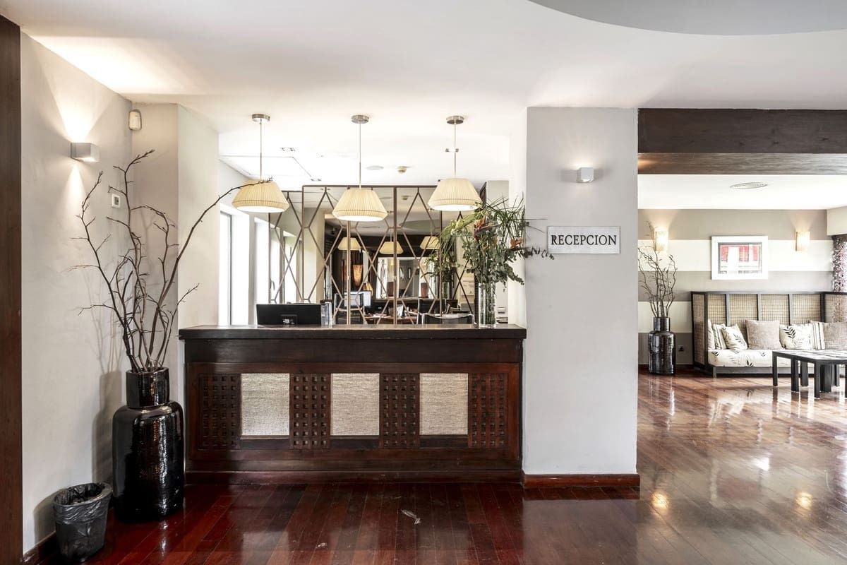 5 bedroom Villa for sale in Estepona with pool garage - € 1,950,000 (Ref: 9144558)