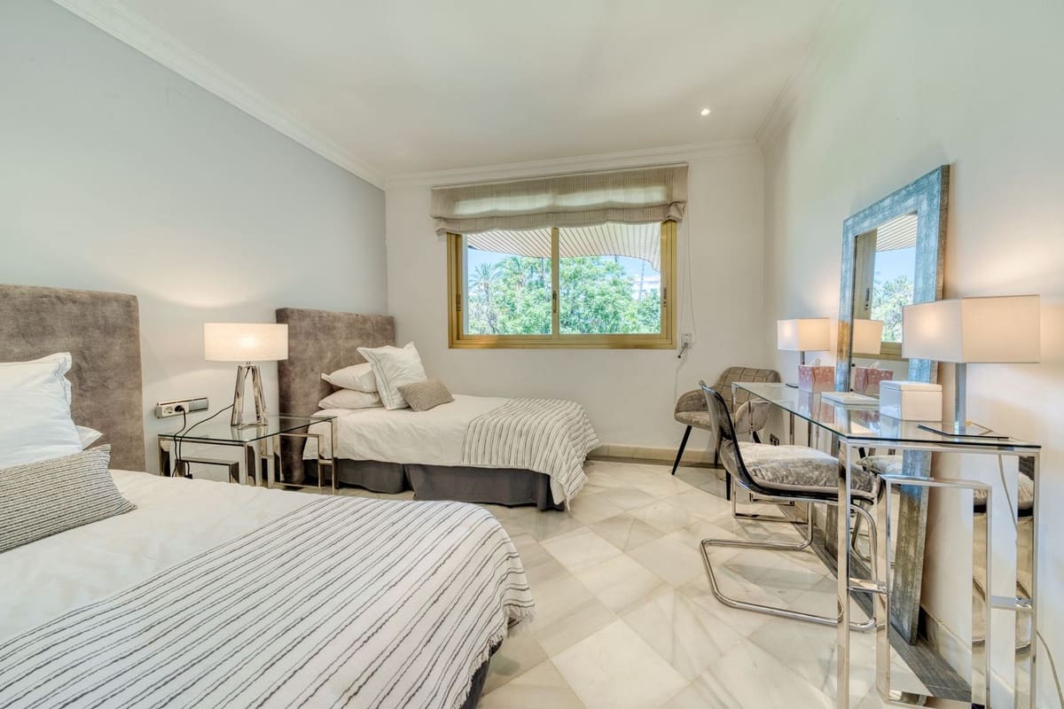 3 sovrum Lägenhet för semesterbostäder i Puerto Banus med pool garage - 5 000 € (Ref: 9146153)