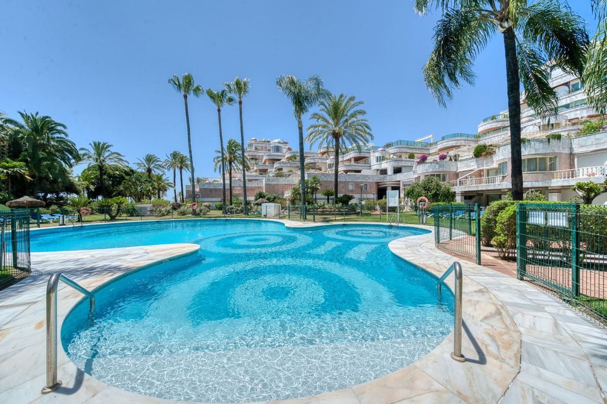 3 sovrum Lägenhet för semesterbostäder i Puerto Banus med pool garage - 5 000 € (Ref: 9146153)