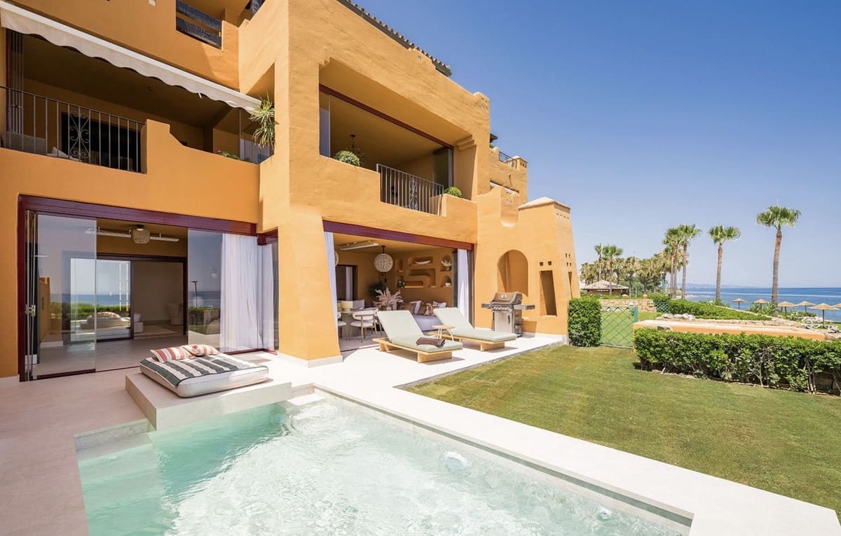 Apartamento de 4 habitaciones en Estepona en venta con piscina garaje - 3.995.000 € (Ref: 9146269)