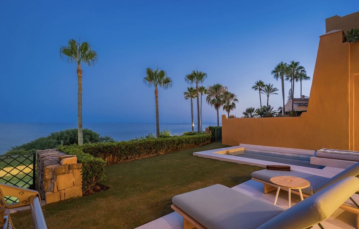 Apartamento de 4 habitaciones en Estepona en venta con piscina garaje - 3.995.000 € (Ref: 9146269)