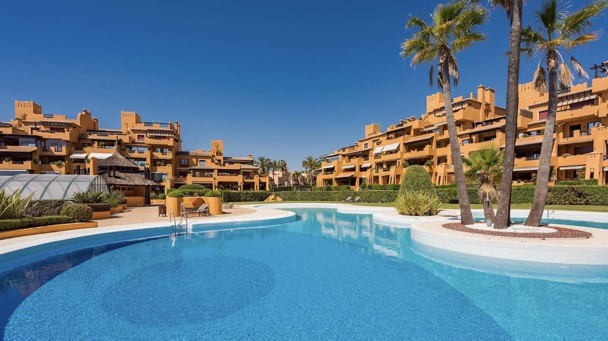 4 soveværelse Lejlighed til salg i Estepona med swimmingpool garage - € 3.995.000 (Ref: 9146269)