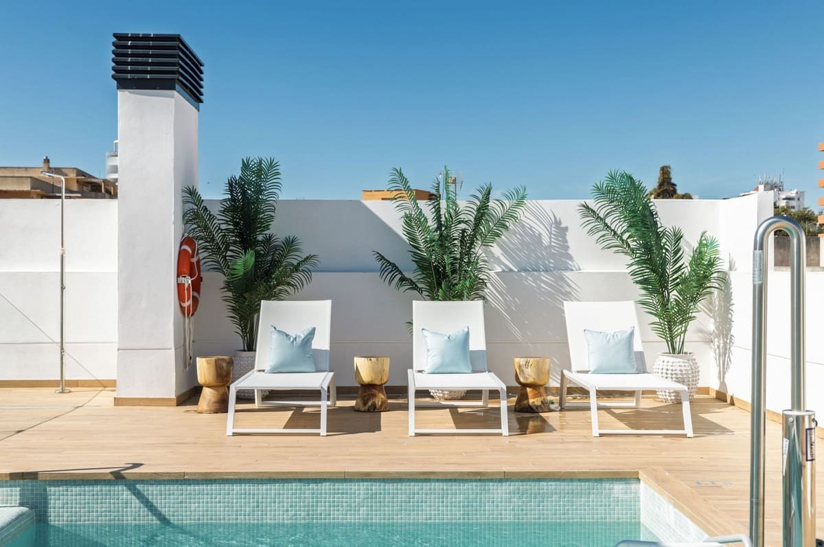 2 bedroom Apartment for sale in Estepona with pool garage - € 570,000 (Ref: 9146270)