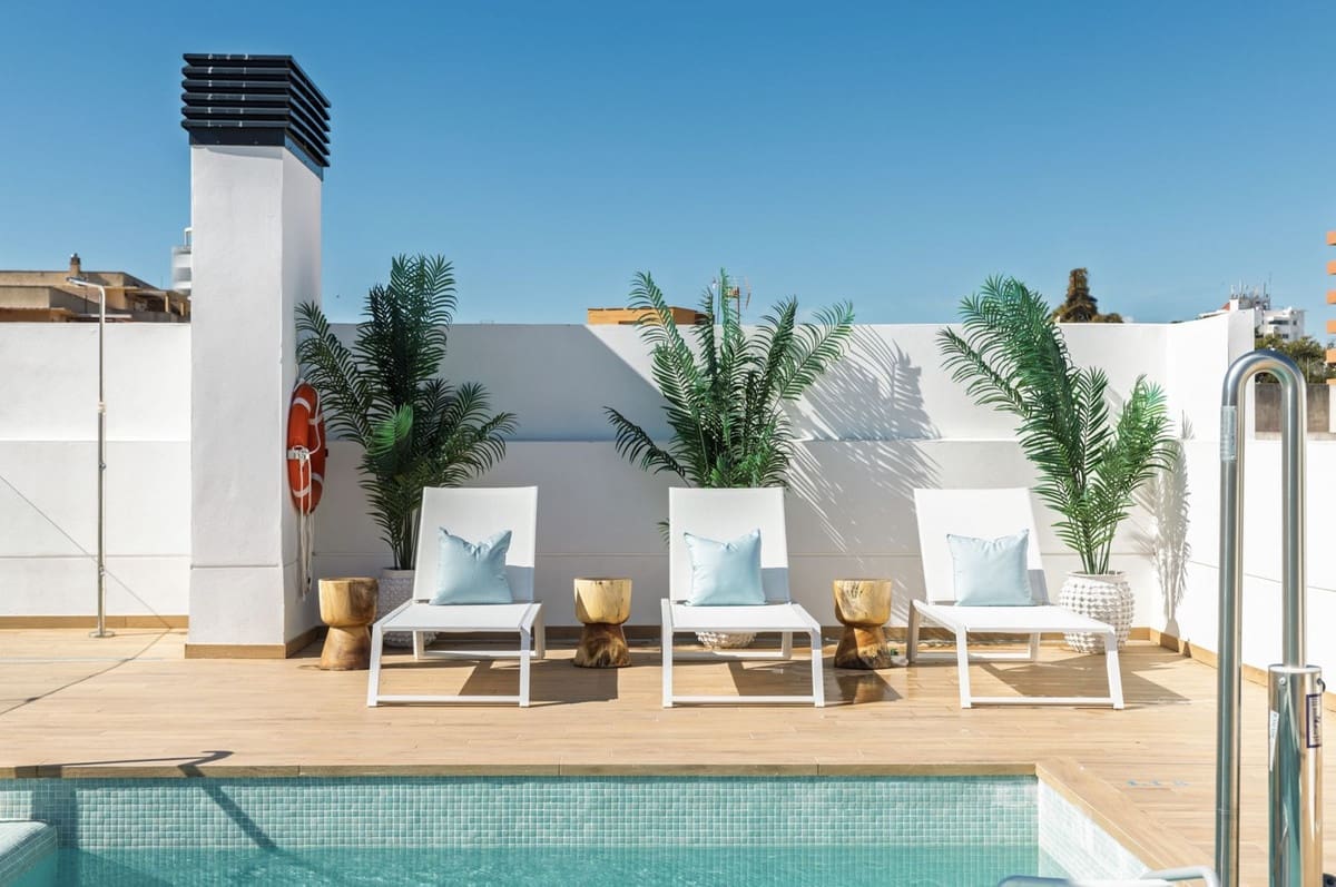 2 bedroom Apartment for sale in Estepona with pool garage - € 570,000 (Ref: 9146270)