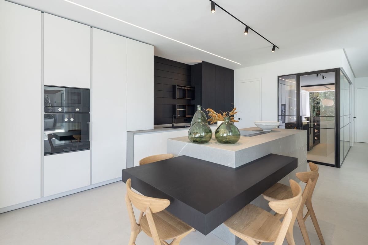 6 soverom Villa til salgs i La Quinta med svømmebasseng garasje - € 6 995 000 (Ref: 9148136)