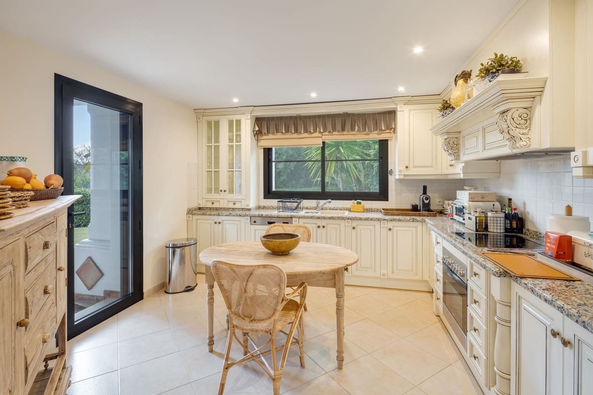 4 soverom Villa til salgs i La Quinta med svømmebasseng garasje - € 2 950 000 (Ref: 9150769)