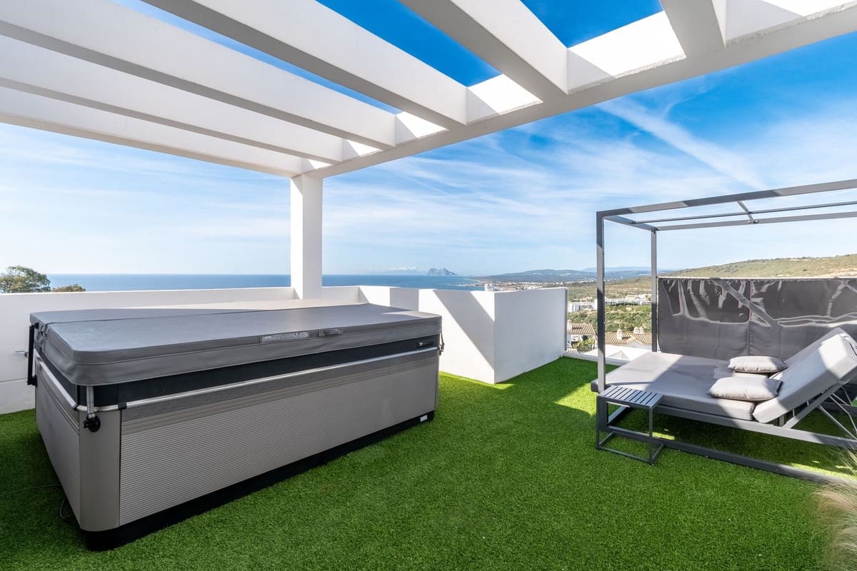 3 slaapkamer Halfvrijstaande villa te koop in Manilva met zwembad garage - € 760.000 (Ref: 9158626)