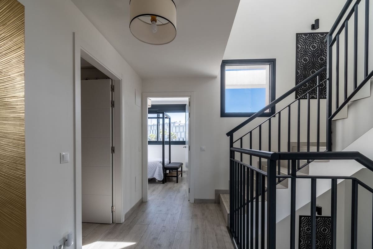 3 slaapkamer Halfvrijstaande villa te koop in Manilva met zwembad garage - € 760.000 (Ref: 9158626)