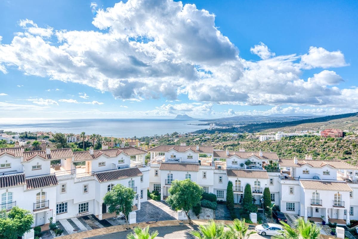 3 slaapkamer Halfvrijstaande villa te koop in Manilva met zwembad garage - € 760.000 (Ref: 9158626)