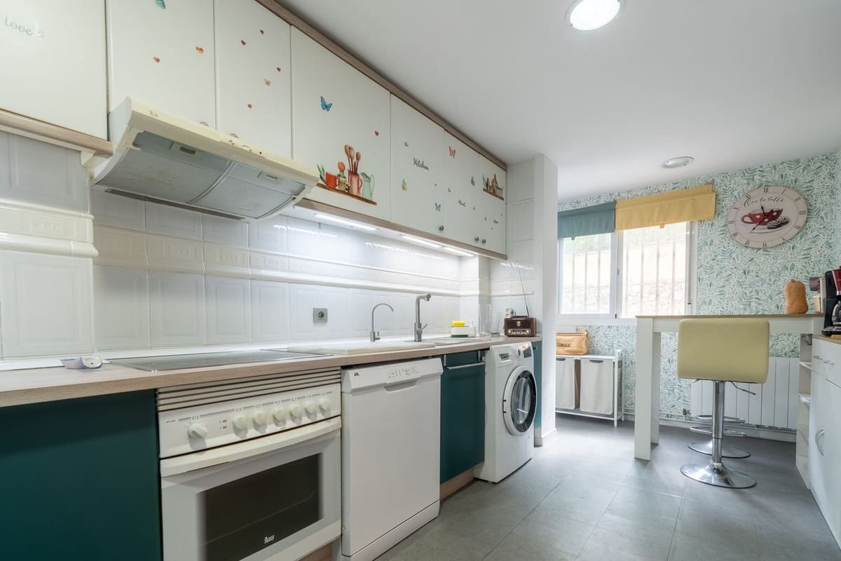 3 makuuhuone Omakotitalo myytävänä paikassa Marbella mukana uima-altaan 
autotalli - 690 000 € (Ref: 9162692)