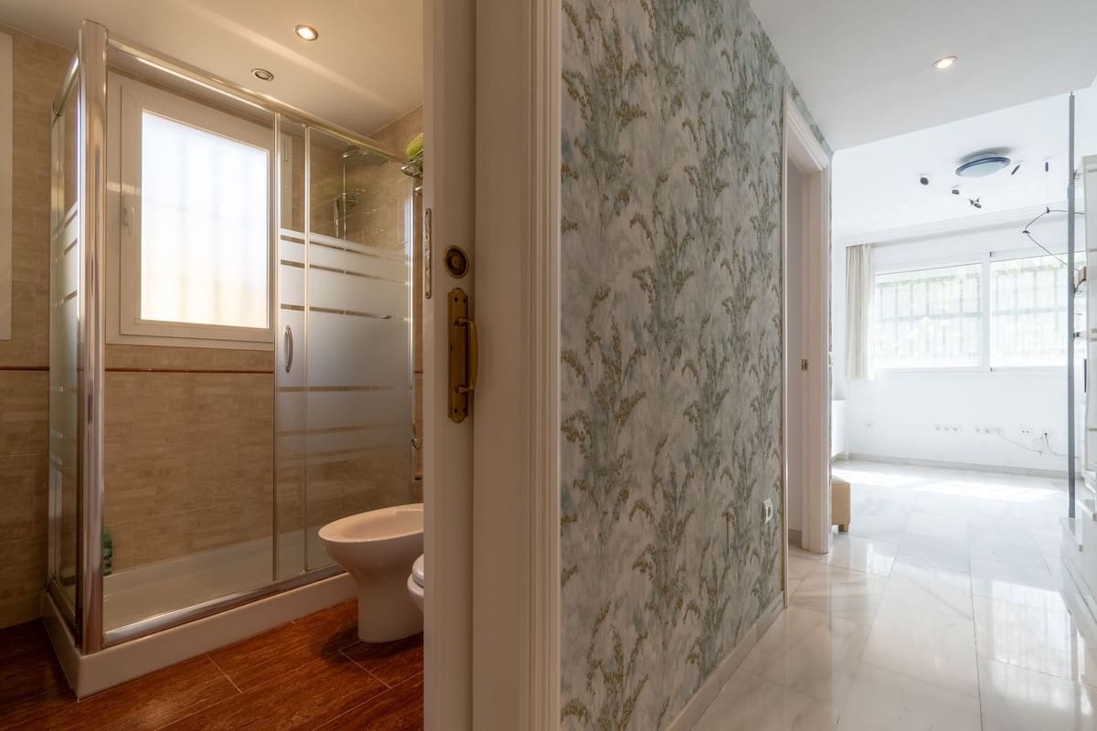 3 makuuhuone Omakotitalo myytävänä paikassa Marbella mukana uima-altaan 
autotalli - 690 000 € (Ref: 9162692)