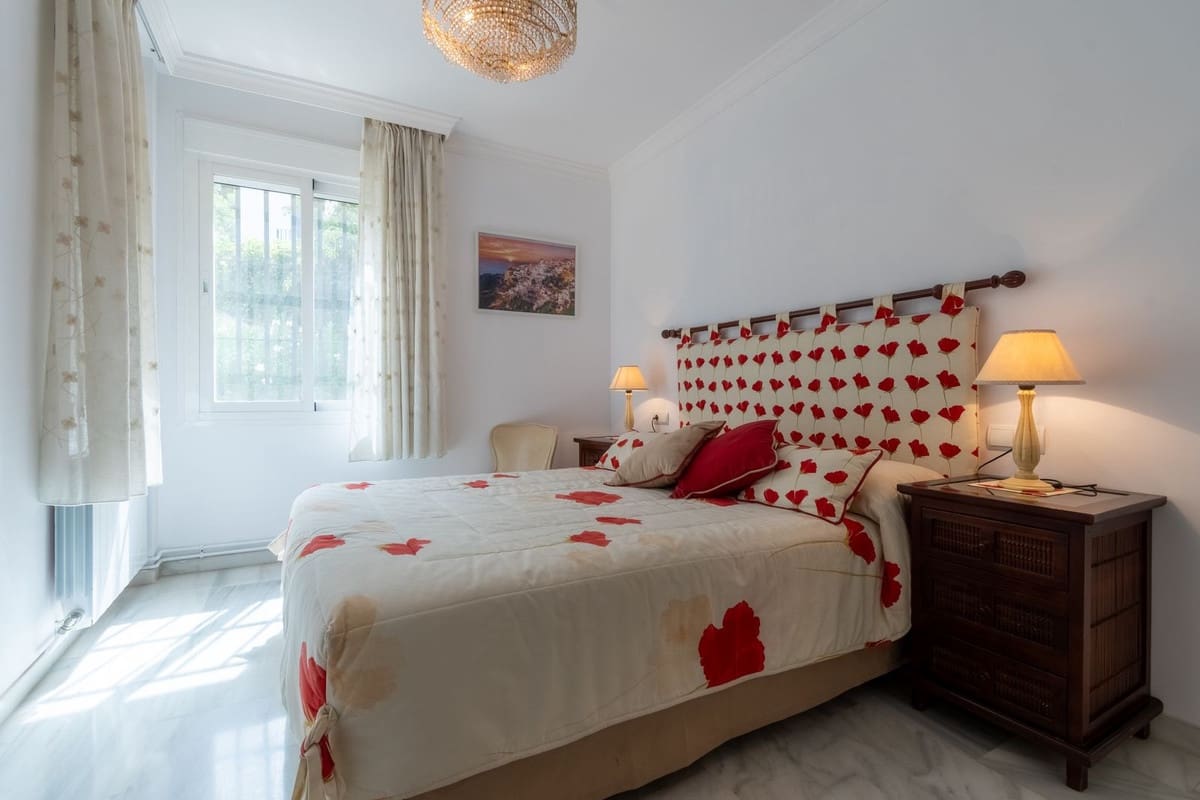 3 makuuhuone Omakotitalo myytävänä paikassa Marbella mukana uima-altaan 
autotalli - 690 000 € (Ref: 9162692)