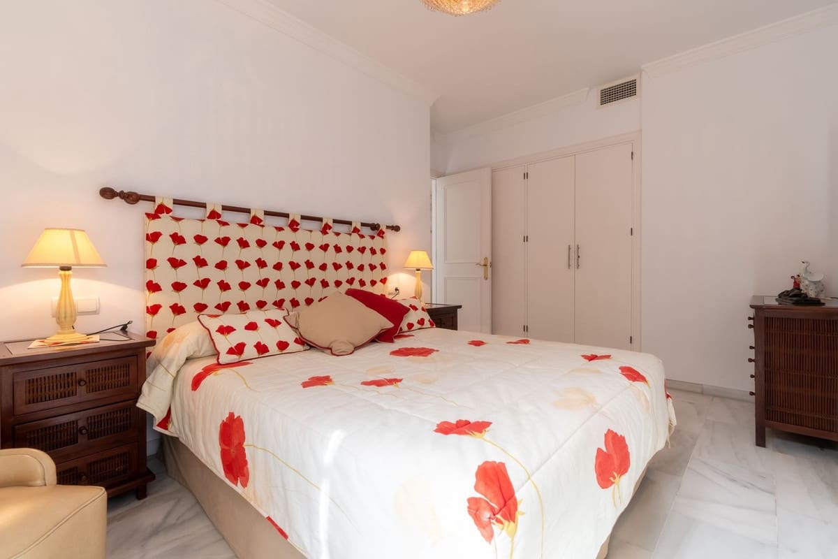 3 makuuhuone Omakotitalo myytävänä paikassa Marbella mukana uima-altaan 
autotalli - 690 000 € (Ref: 9162692)