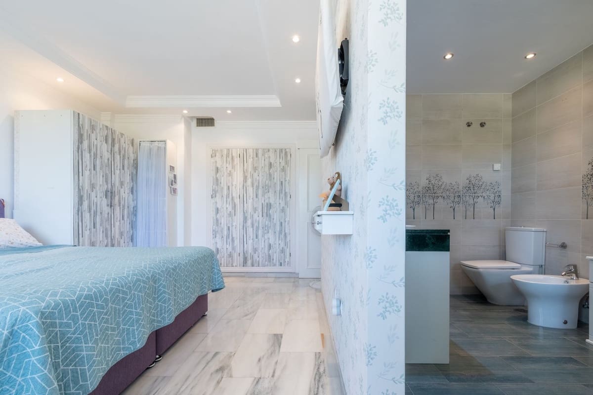 3 makuuhuone Omakotitalo myytävänä paikassa Marbella mukana uima-altaan 
autotalli - 690 000 € (Ref: 9162692)