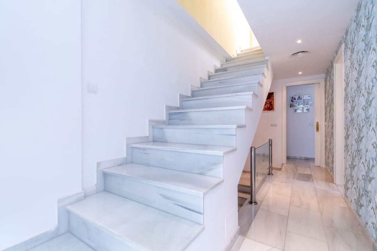 3 makuuhuone Omakotitalo myytävänä paikassa Marbella mukana uima-altaan 
autotalli - 690 000 € (Ref: 9162692)