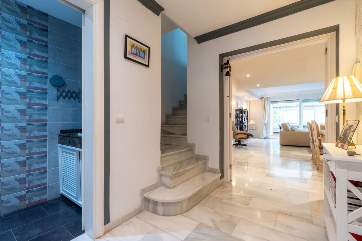 3 makuuhuone Omakotitalo myytävänä paikassa Marbella mukana uima-altaan 
autotalli - 690 000 € (Ref: 9162692)